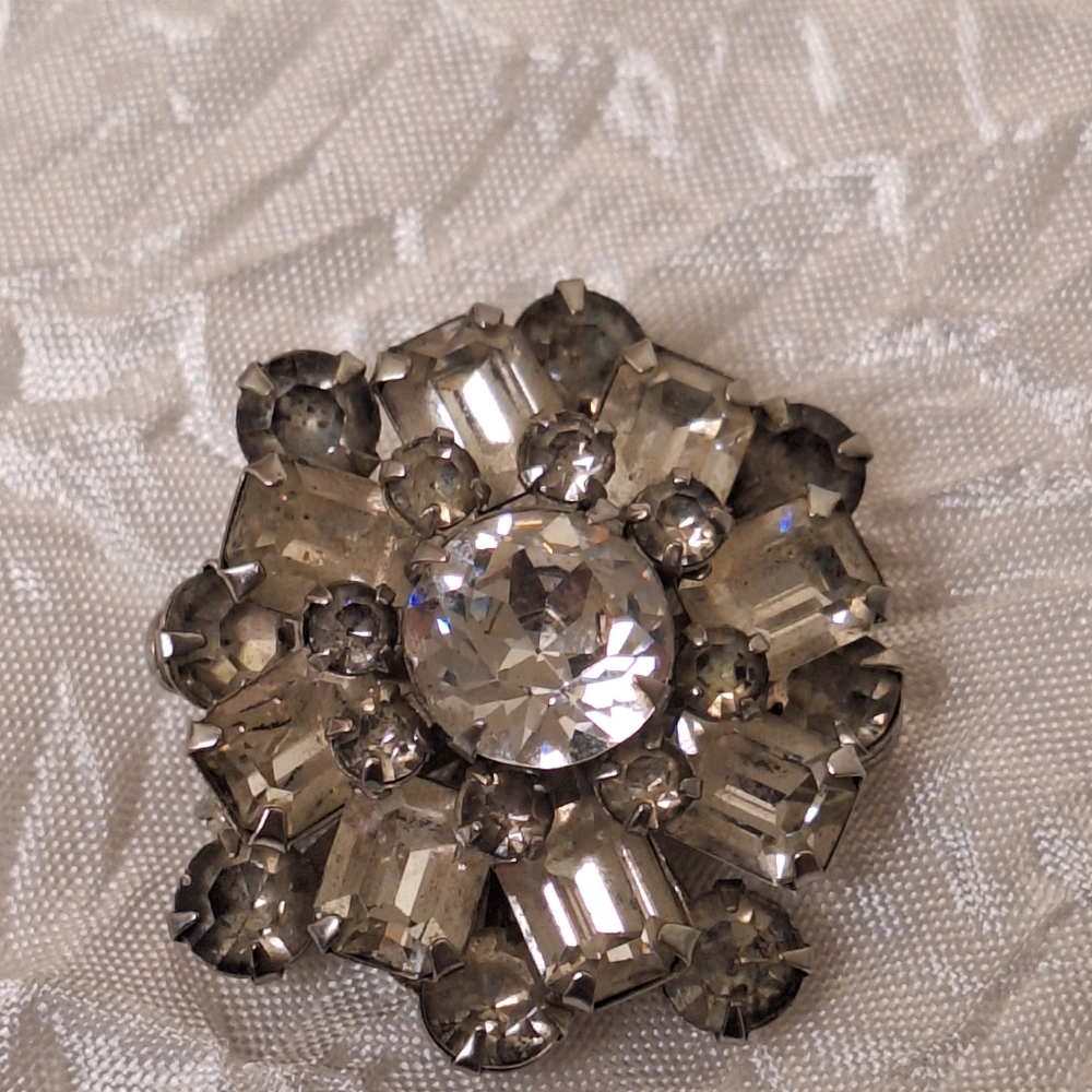 Vtg Riveted Clear Sparkling Rhinestone Stacked Brooch Pin  Silver Tone - Picture 5 of 6
